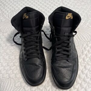Nike Jordan Men's Black and Gold Sneakers